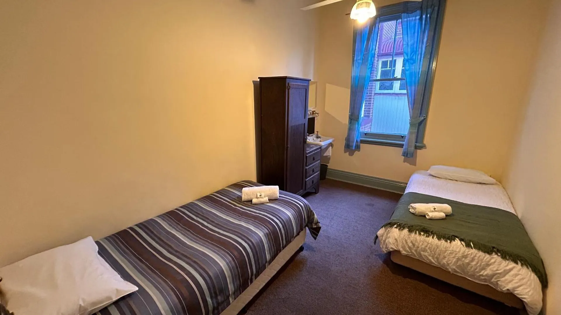 **  Criterion Warwick Hotel Australia