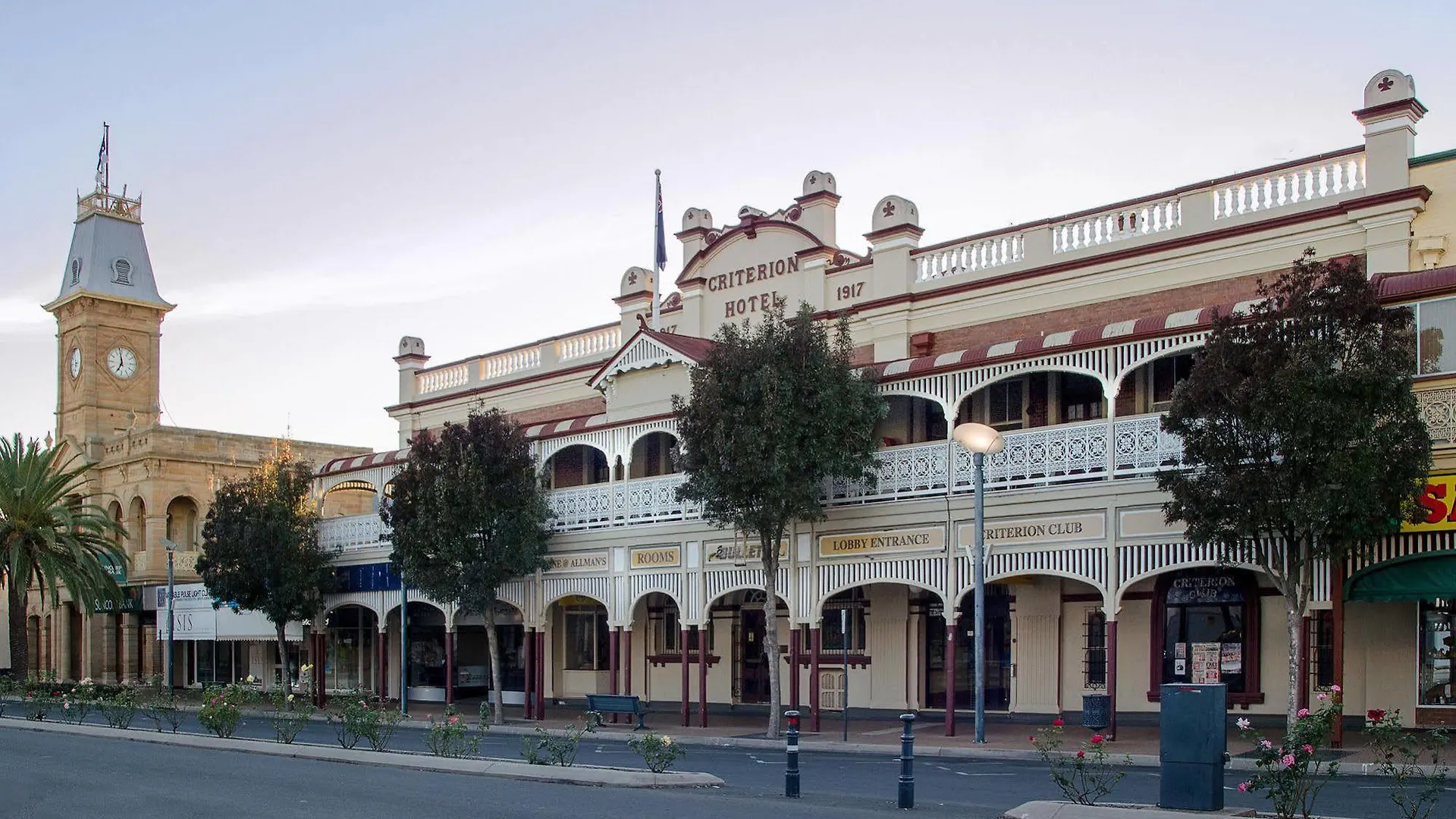 Criterion Warwick Hotel