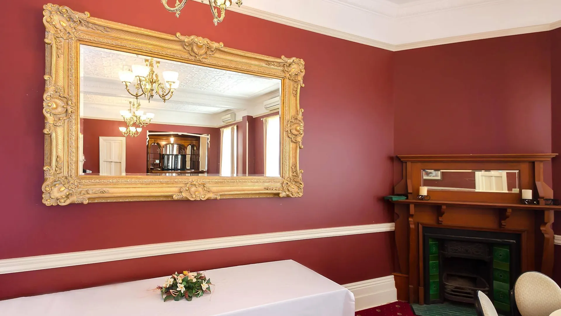 **  Criterion Warwick Hotel Australia