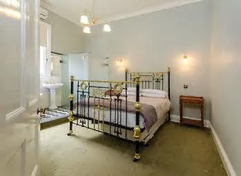 Criterion Warwick Hotel