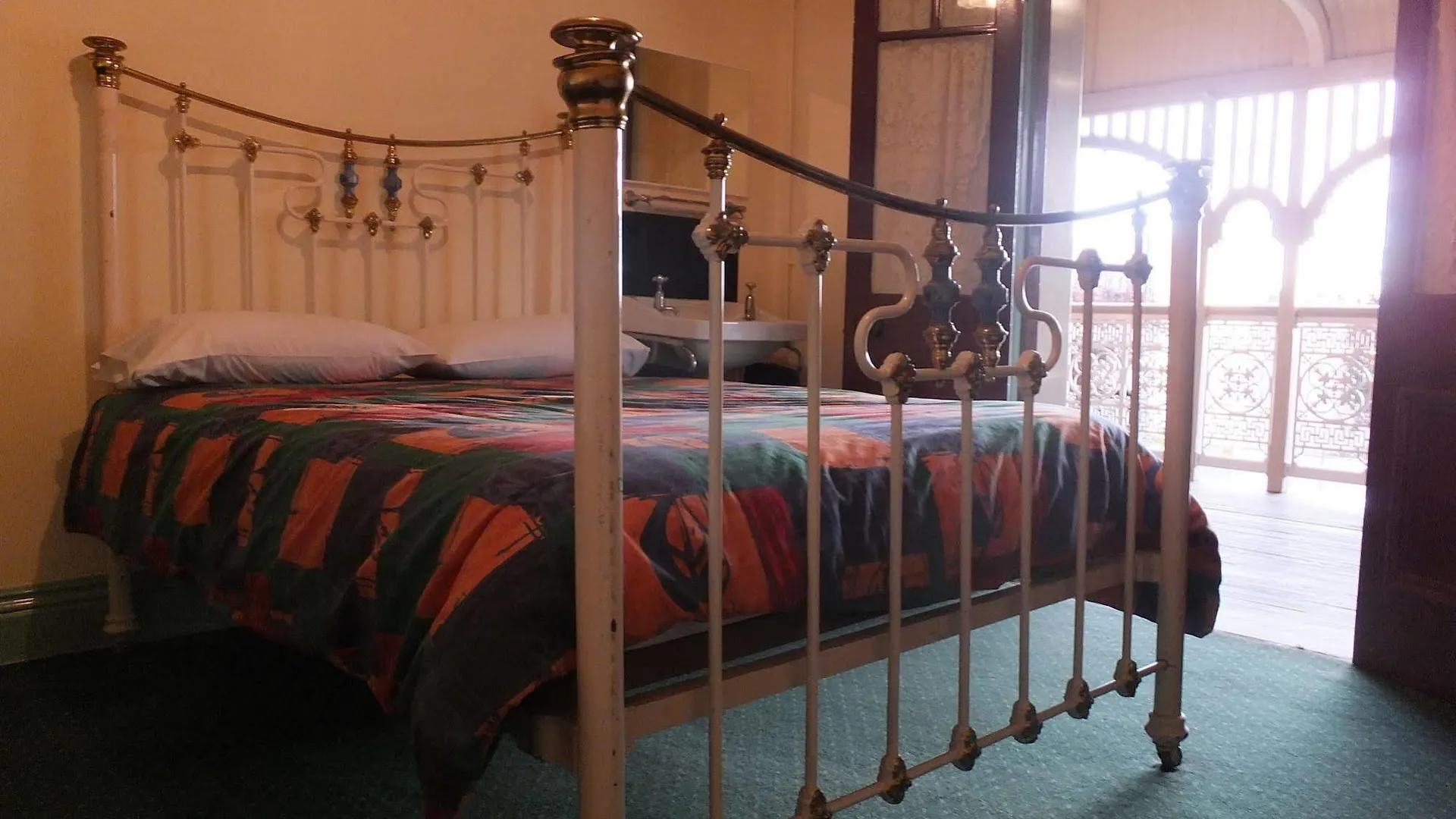 Criterion Warwick Hotel 2*,  Australia